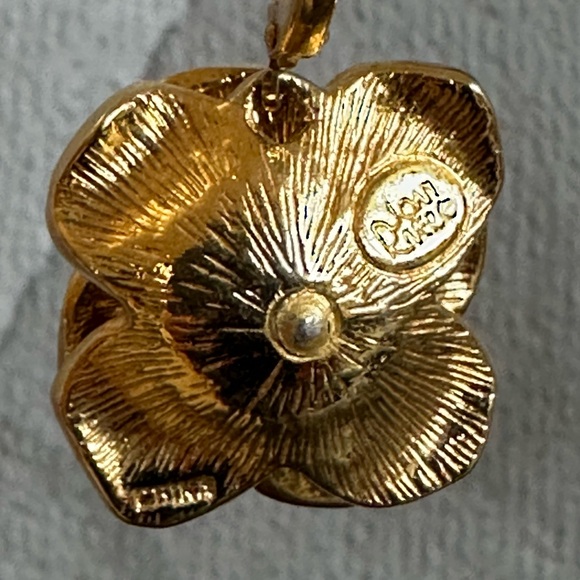 Joan River's Floral Dangle earrings. - Picture 4 of 8